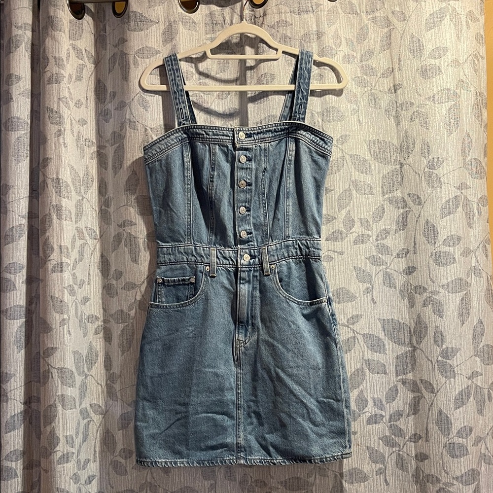 WOMEN’S LEVIS DENIM DRESS